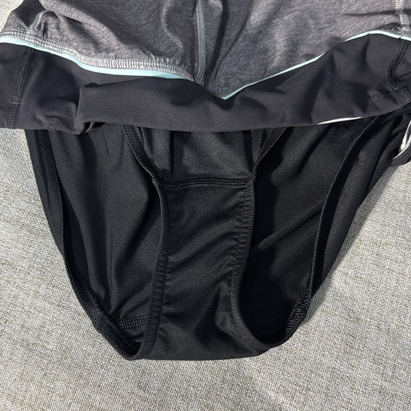 lululemon speed shorts. Size 6. Preloved - Picture 6 of 7